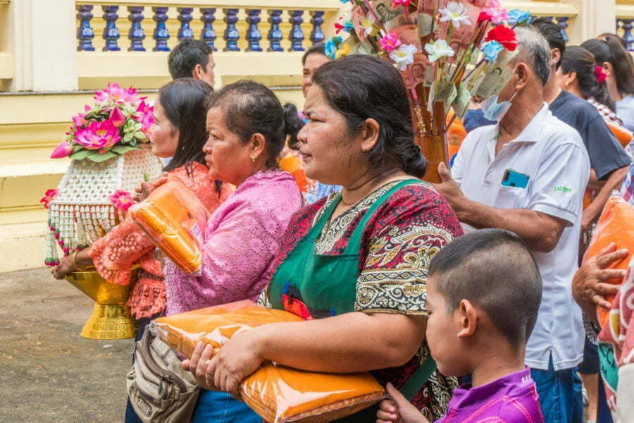 dresses worn by lay people kathina ceremony kanchanaburi