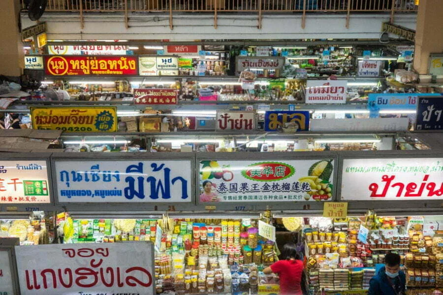 warorot market shops chiang mai