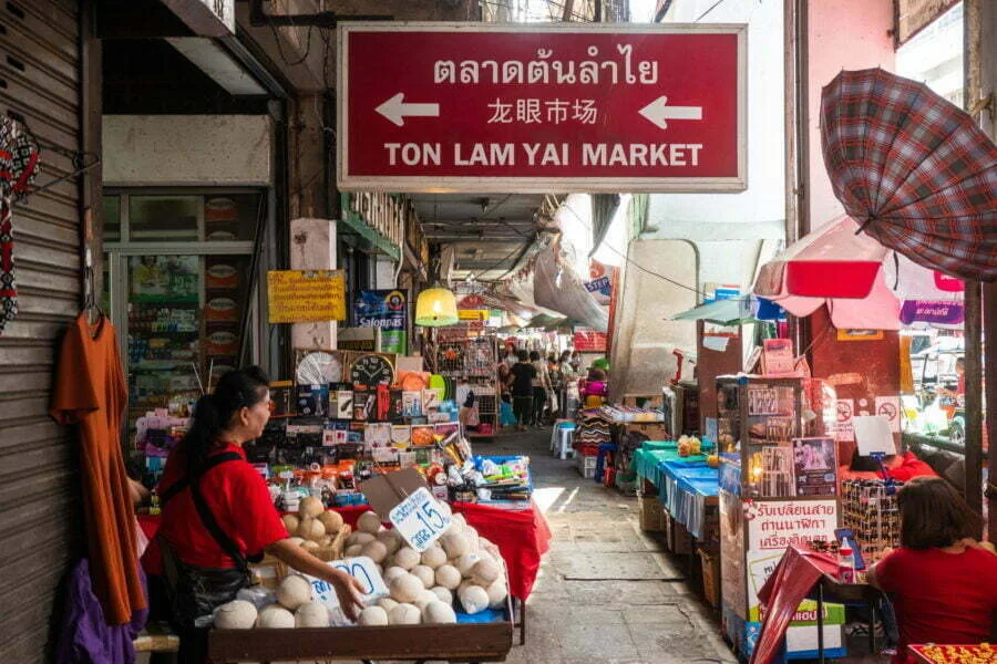 entrance ton lam yai market chiang mai