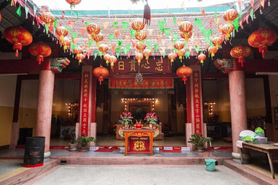 interior kuan u shrine chiang mai