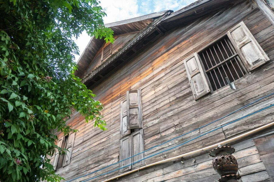 old house left bank chiang mai