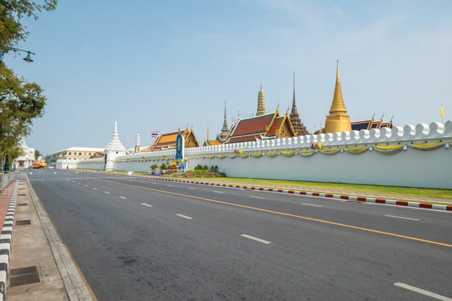 devant grand palais bangkok durant pandémie