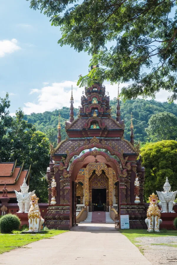 entrance to wat ban pong chiang mai