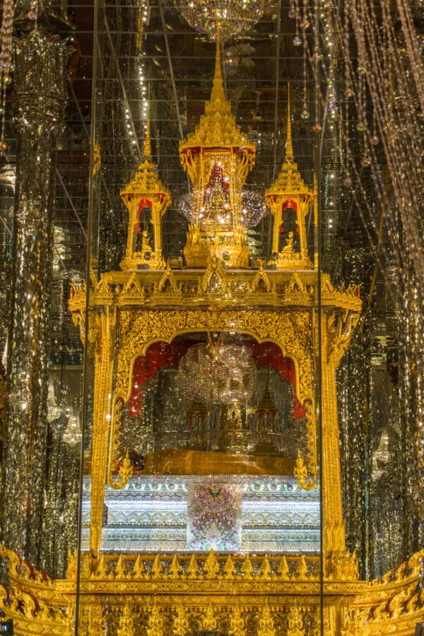 body monk revered wat tha sung - uthai thani