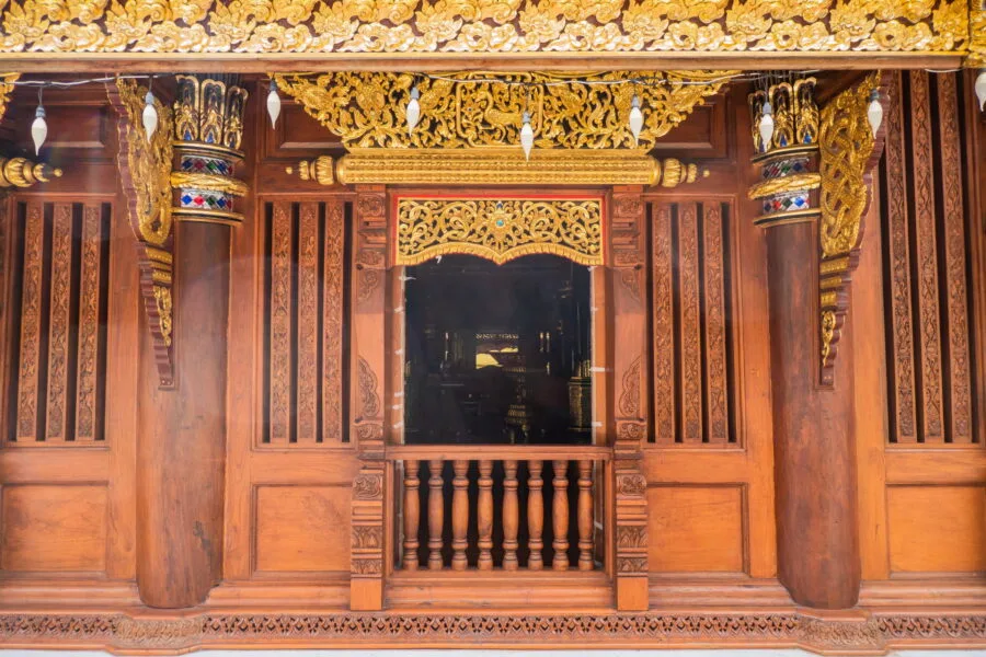 teak wood wall wat ram poeng - chiang mai