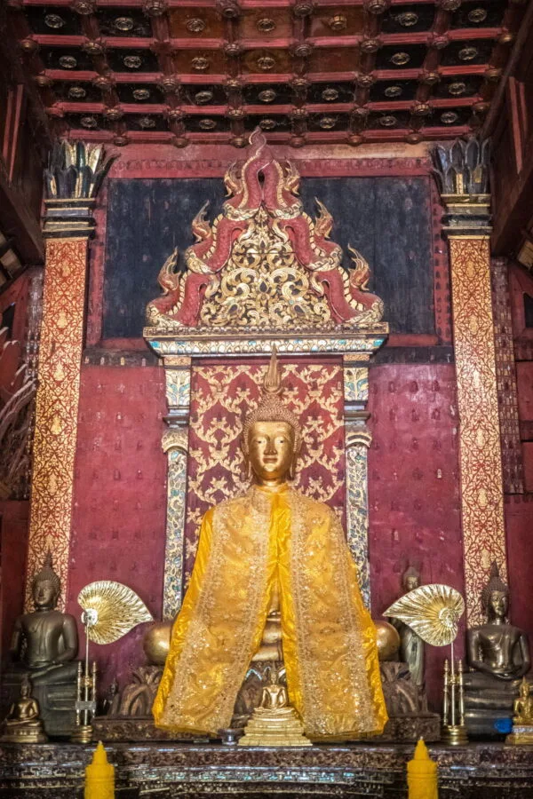 wat intharawat statue - chiang mai