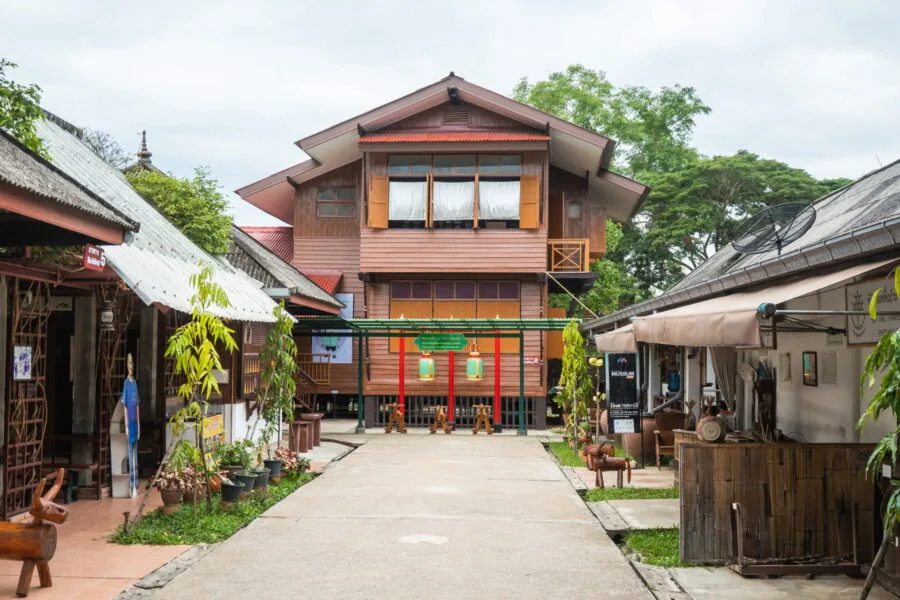 buildings entrances museum sergeant thawee phitsanulok