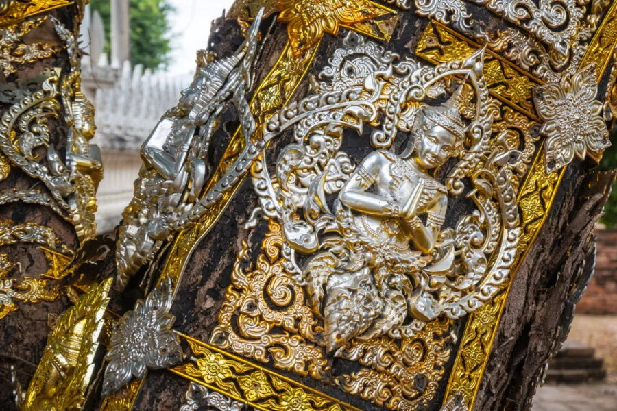 detail decoration trunk wat chula manee phitsanulok