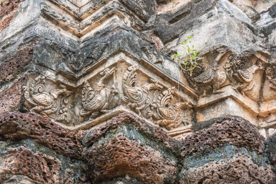 detail stucco prang wat chula manee phitsanulok