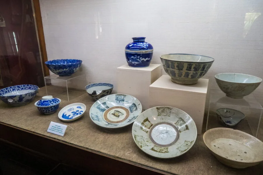 porcelain at wat phra sri rattana mahathat - phitsanulok