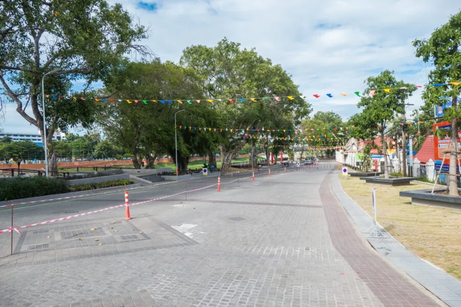 road in front of wat phra sri rattana mahathat - phitsanulok