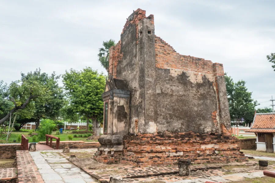 ruin of wat chula manee phitsanulok temple