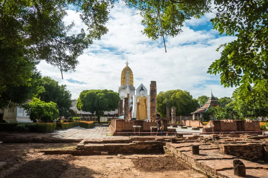 ruins at wat phra sri rattana mahathat - phitsanulok