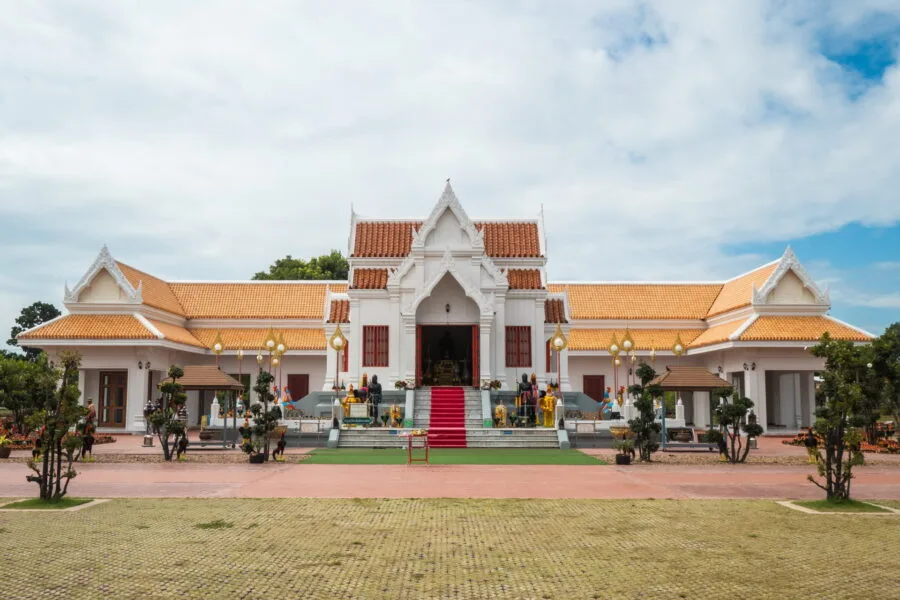 shrine king naresuan chan royal palace phitsanulok