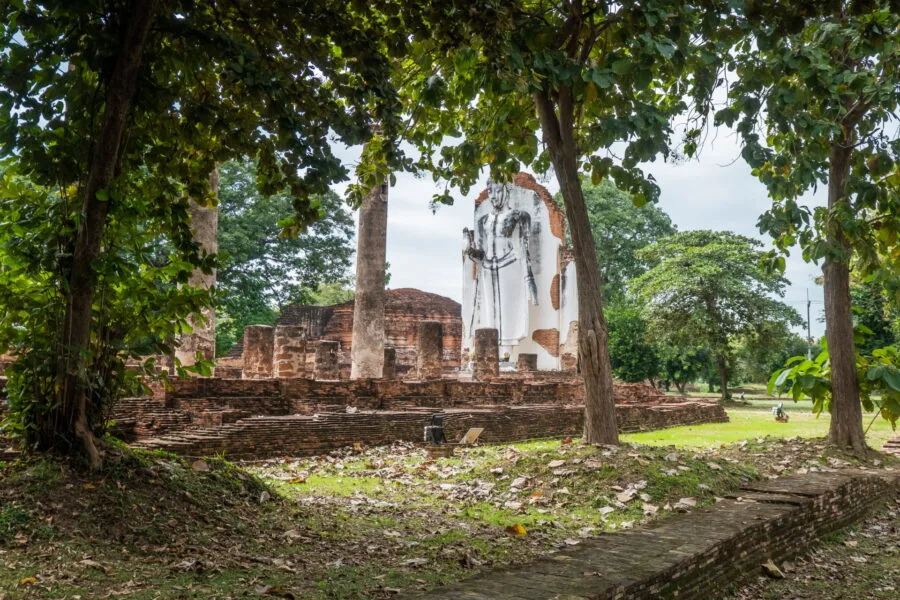 buddha statue at wat wihan thong phitsanulok