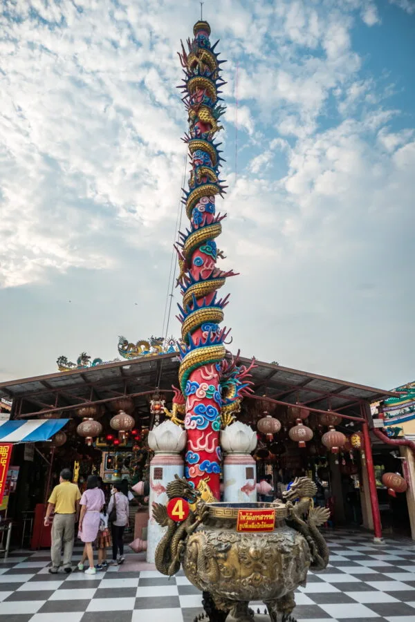 column dragon descendants museum - suphan buri