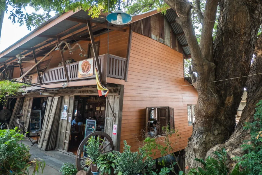 exterior restaurant inburi