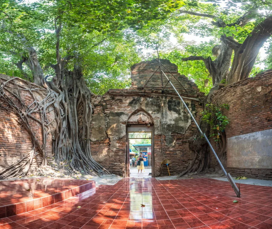 interior facade wat sai - inburi