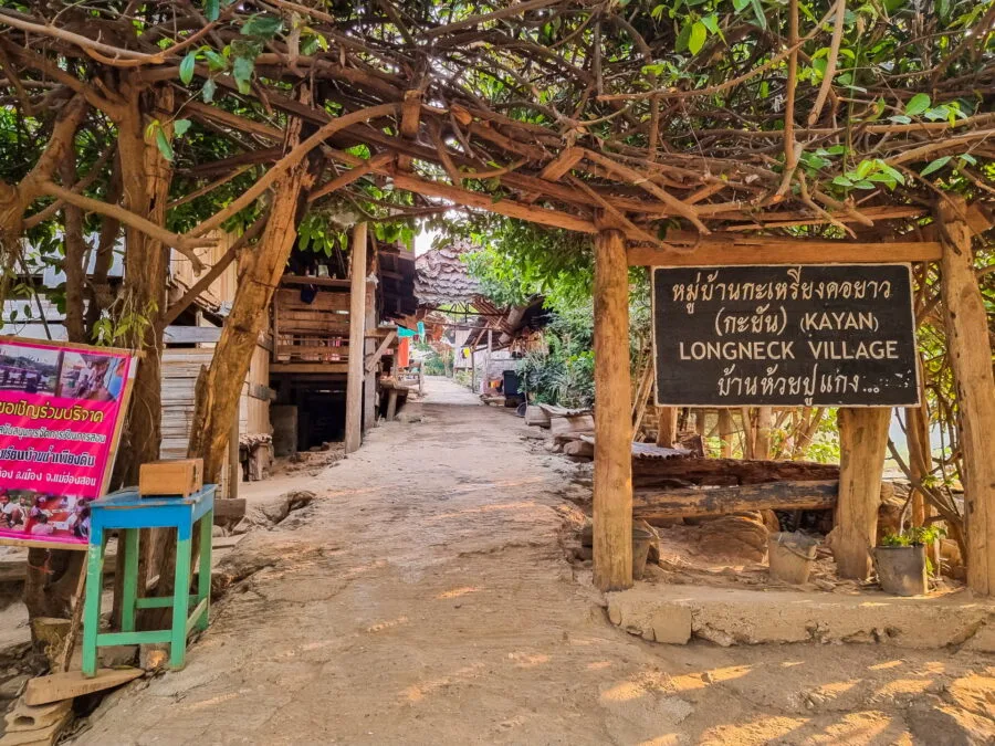 entrance to huay pu keng mae hong son village