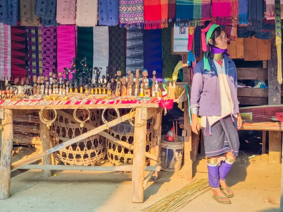 woman padaung coast stall souvenirs huay pu keng