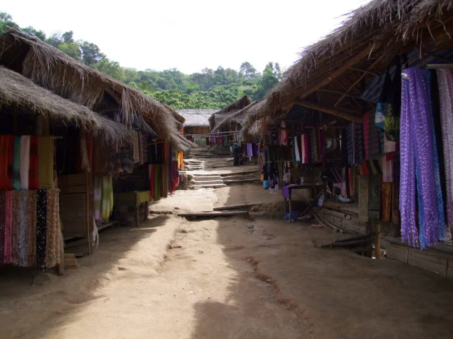 long neck village tourist north thailand