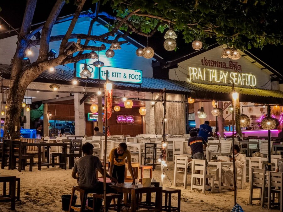 restaurants bord plage sai kaew soir ko samet