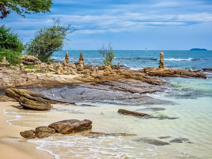 rocks at the end of ao tubtim beach