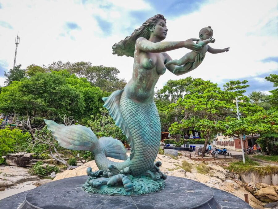 statue sirene et enfant sai kaew ko samet