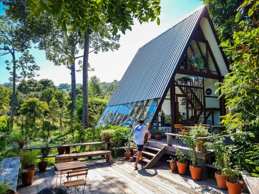 brown cabin cafe ko samet