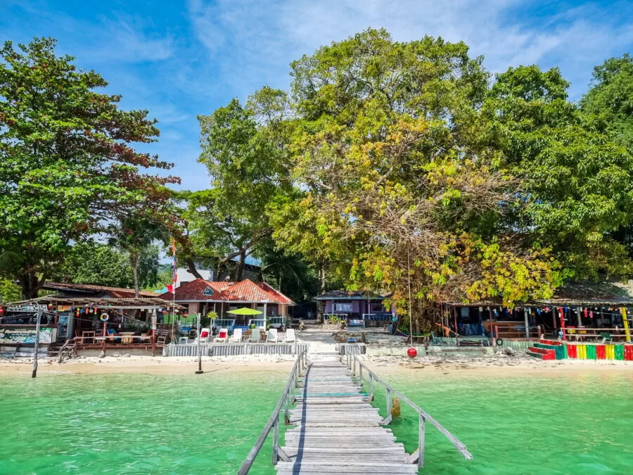 pontoon beach ao chor ko samet