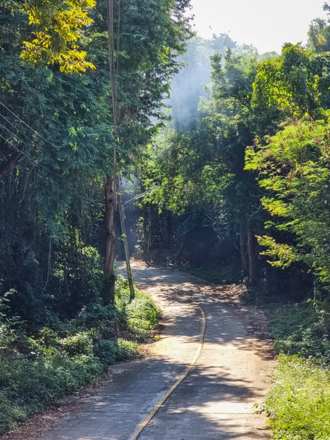 road to the park with the same name