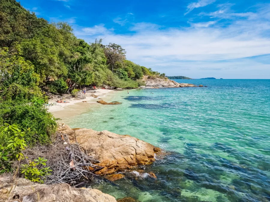 overall view of ao nuan ko samet beach