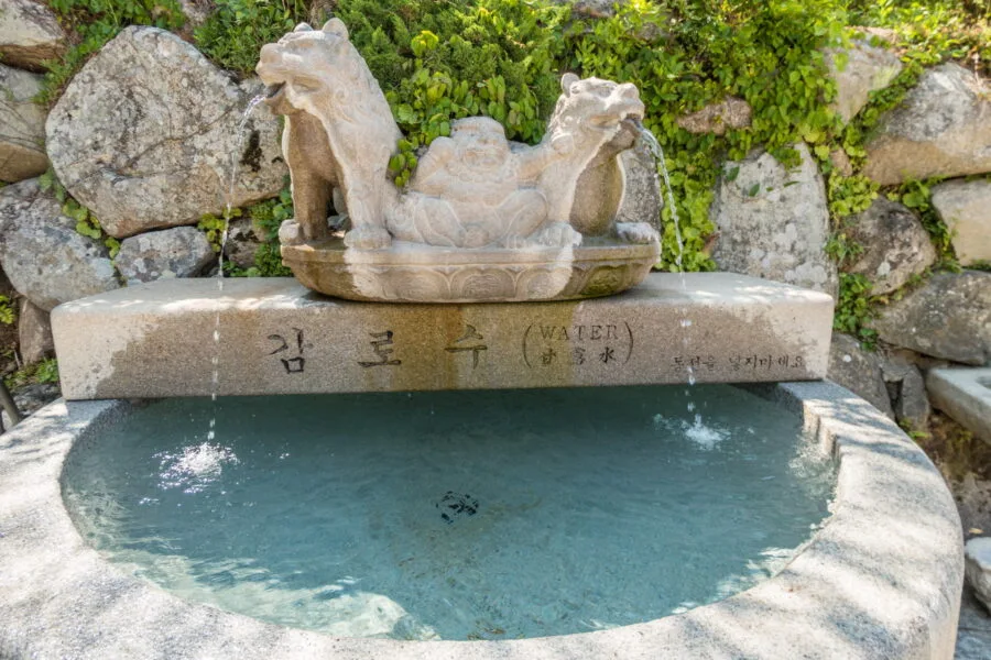 seokguram cave fountain