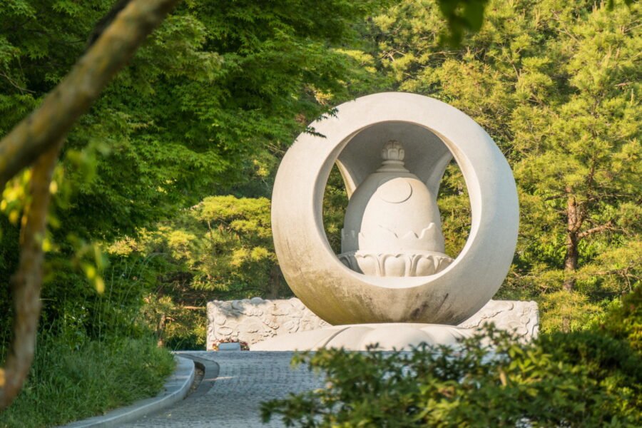 monument devant musee temple bulguksa gyeongju