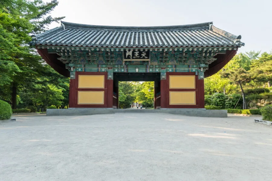 cheon wangmun gate bulguksa temple