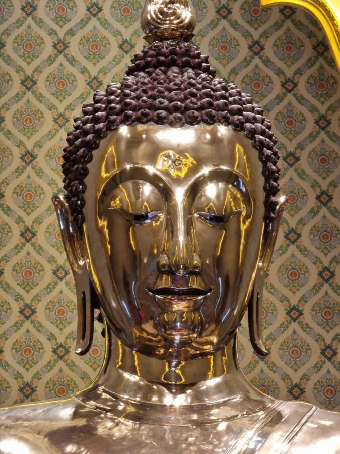 detail of buddha head or wat traimit