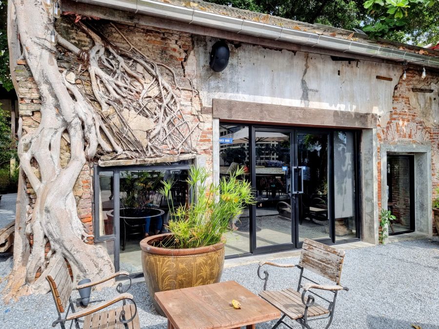 facade exterieur hong sieng kong cafe quartier talat noi bangkok