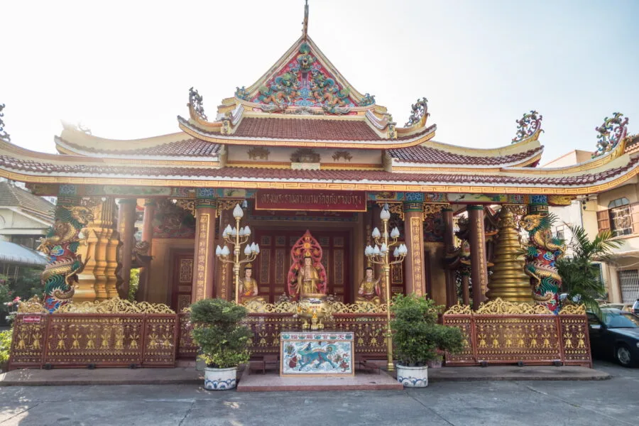 facade temple Wat U Phai Rat Bamrung (Chùa Khánh Vân