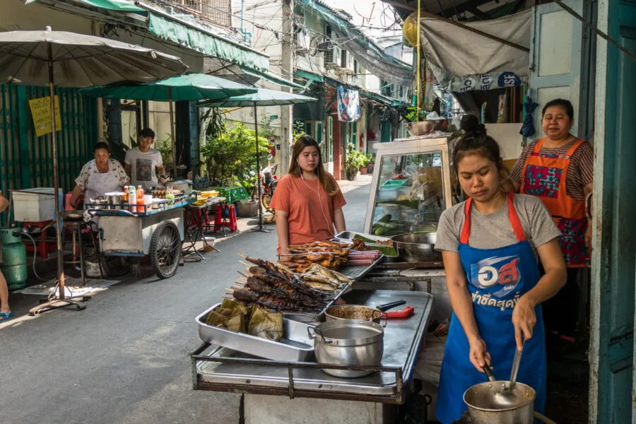 inhabitants soi wanit 2 talat noi bangkok