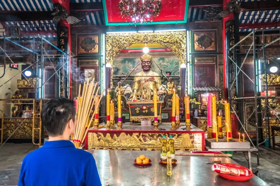 interior Chow Sue Kong Shrine talat noi bangkok