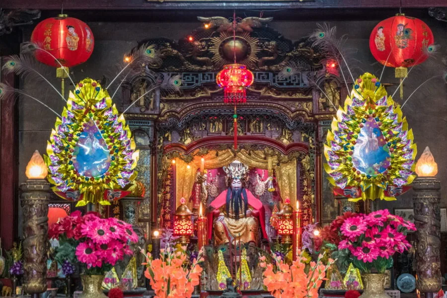 interior Rong Kueak Shrine talat noi bangkok