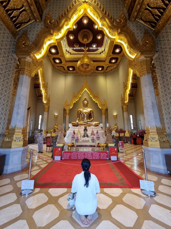 interieur wat traimit bouddha or bangkok