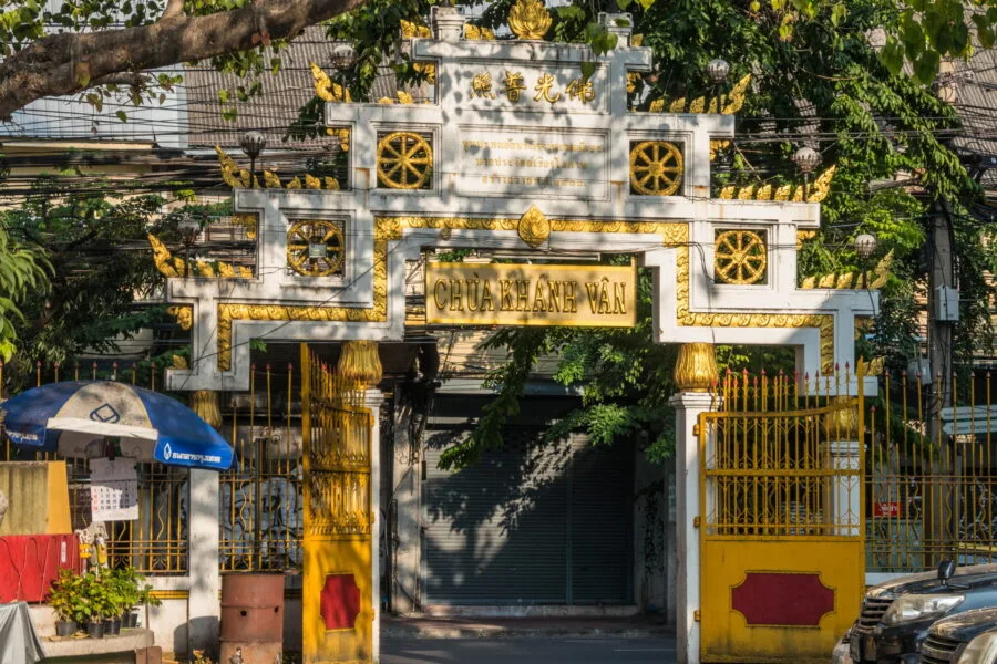 entrance door temple Chùa Khánh Vân bangkok