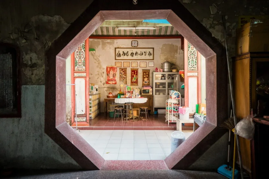 octagonal gate Rong Kueak Shrine talat noi bangkok