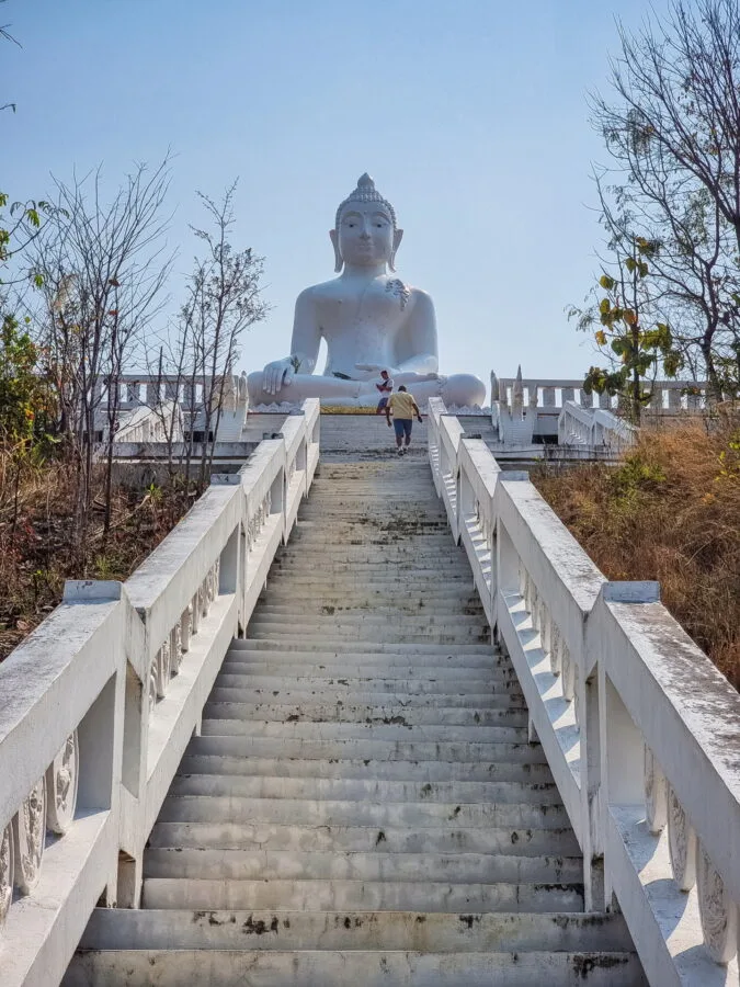 big buddha stairs pai thailand