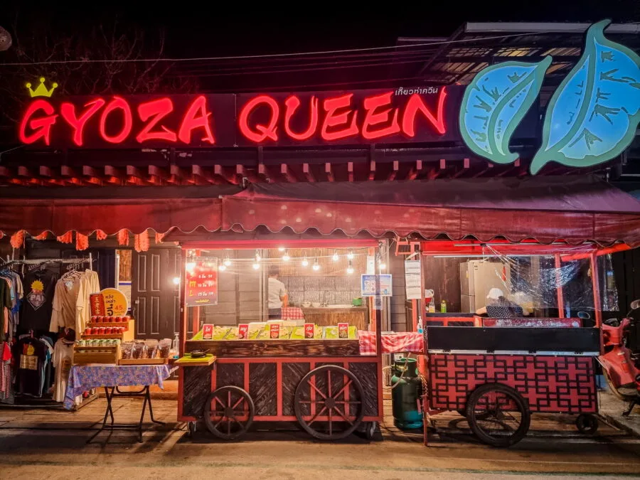 gyoza queen night market pai thailand