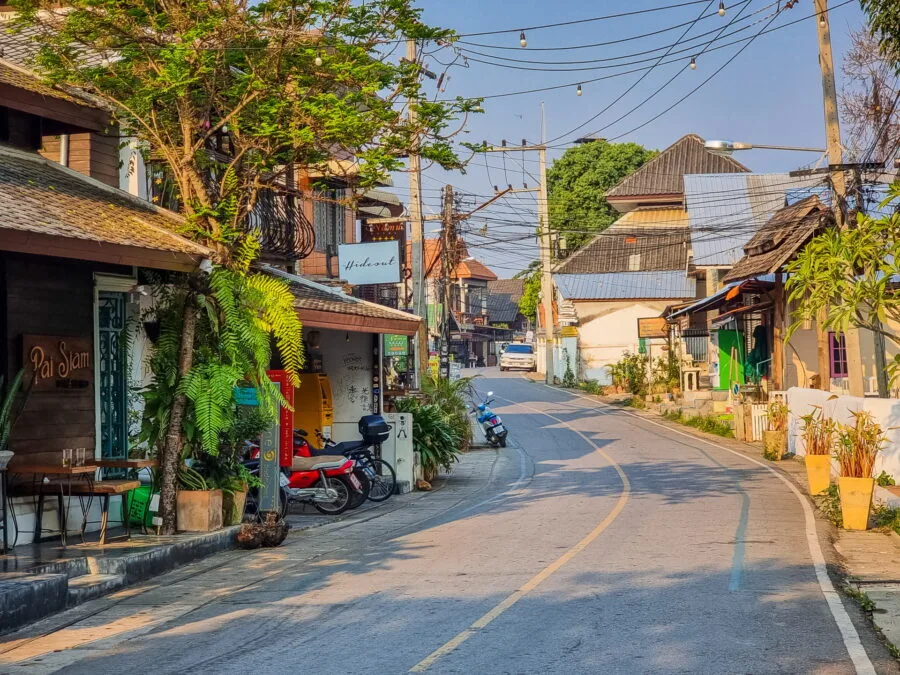 walking street day pai thailand