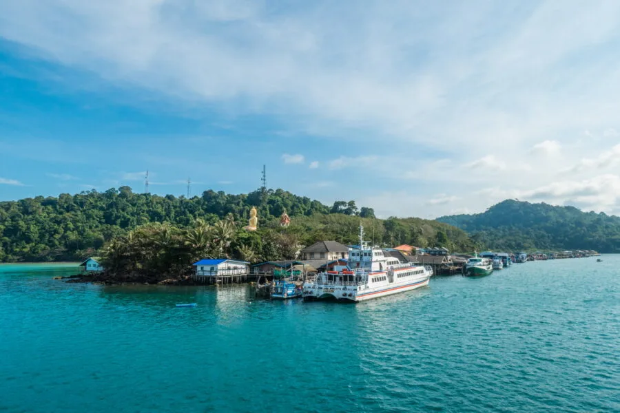 arrivee du ferry quai ao salad ko kood