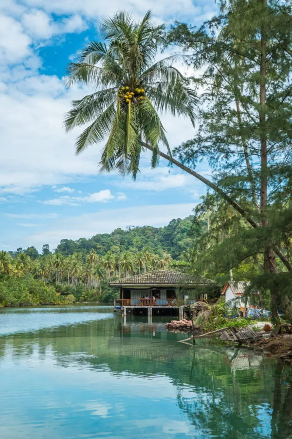 canal jouxtant plage ao jak ko kood