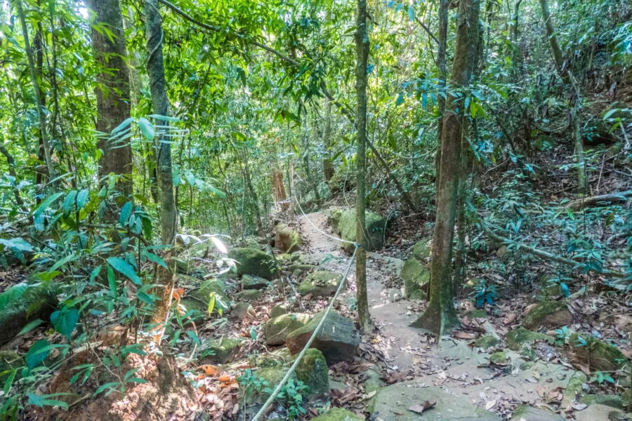 chemin menant Huang Nam Keaw Waterfall ko kood